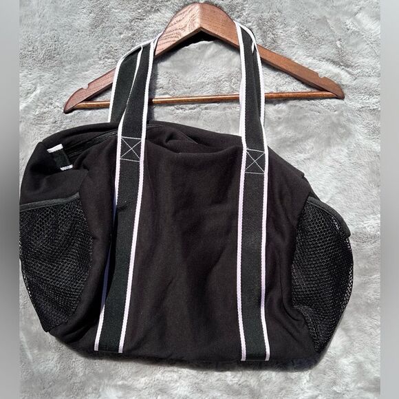 NWT Victoria Secret Duffle Bag - Picture 2 of 7
